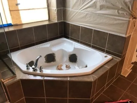 Corner whirlpool tub with failed jets, before