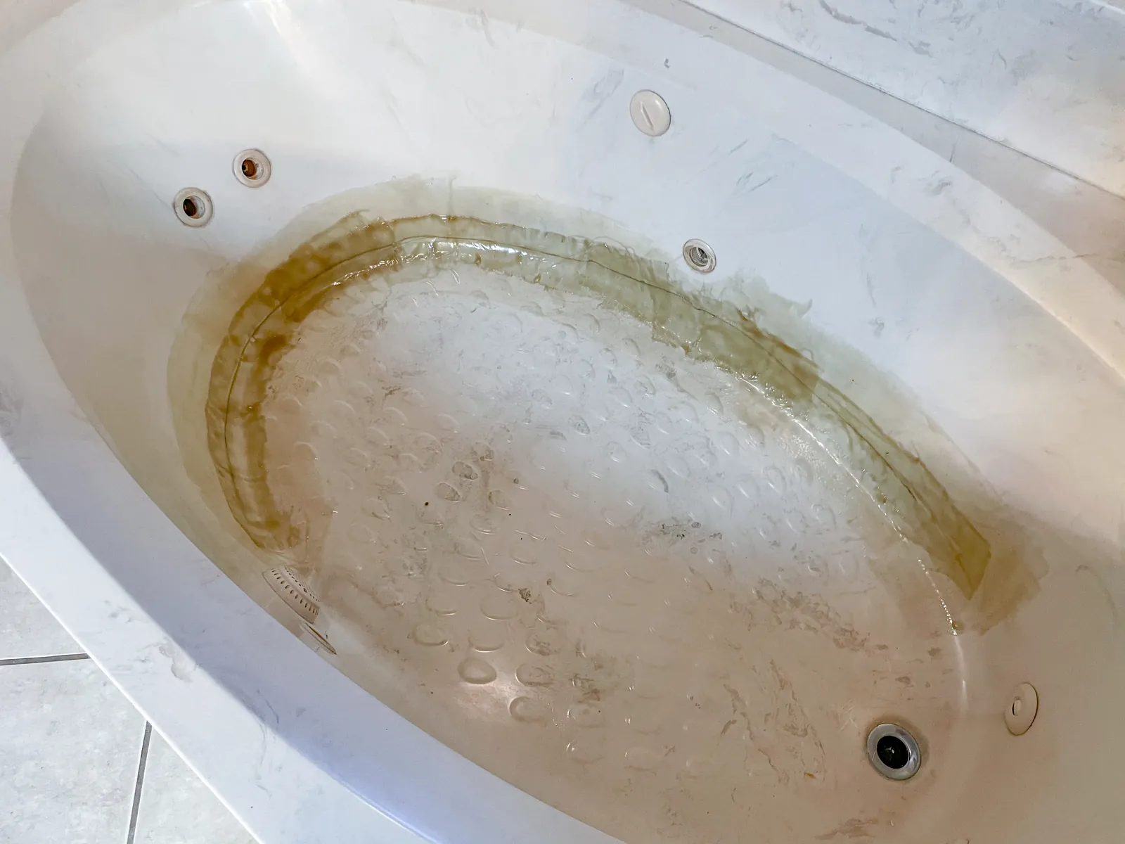 Cultured marble jetted tub, cracked around the bottom, before