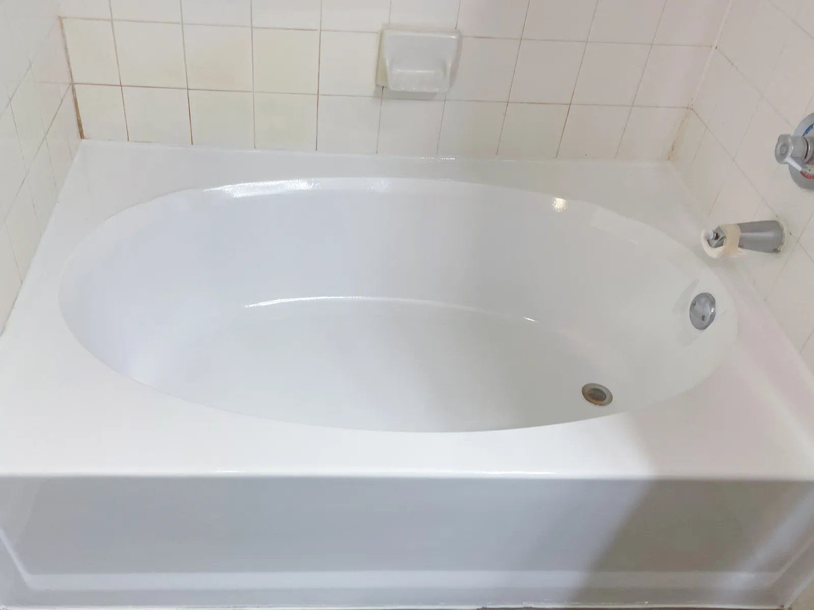 Same bathtub after refinishing, rust gone
