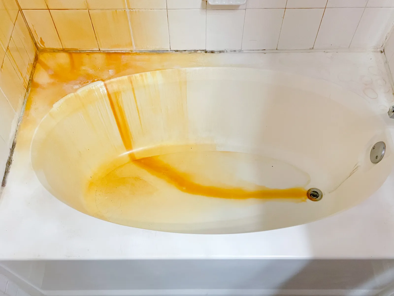 Rust-stained bathtub before refinishing