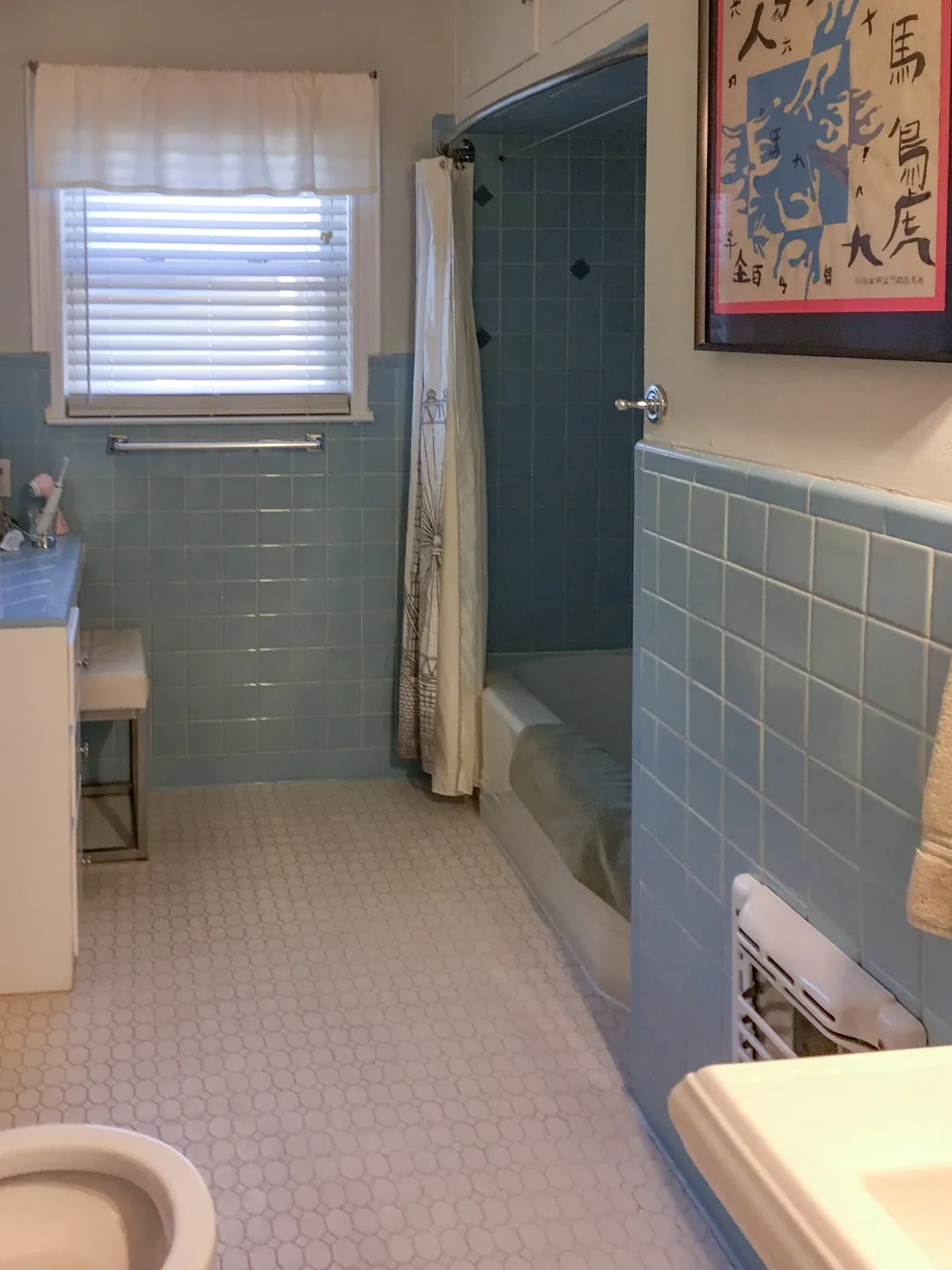 Blue tile bathroom before refinishing
